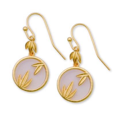 Marama - Oorbellen Jade Goud Bladeren - edelsteen jade - gold colored - oorhangers - nikkelvrij - verfijnd ontwerp - cadeau