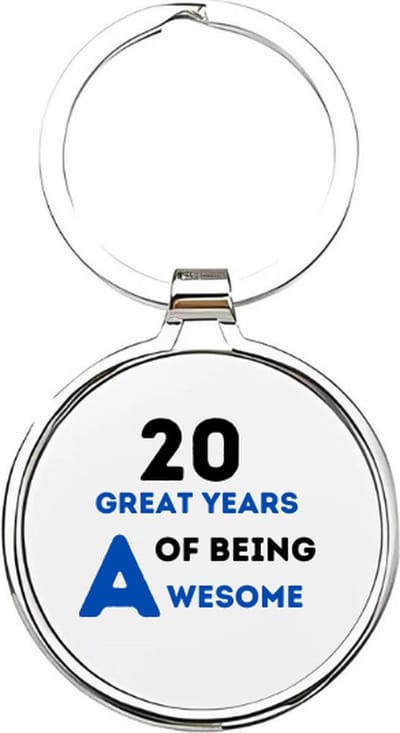 Akyol - 20 great years of being awesome Sleutelhanger - Verjaardag - jarigen - jarig - jarige - 20 jaar - verjaardagscadeau - cadeau voor een jarige - feest - cadeau - cadeautje - verjaardagscadeautje - 4 x 7,5 CM
