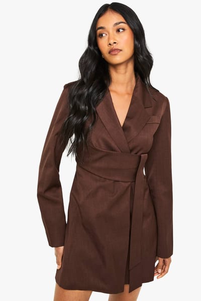 boohoo Dames Op maat gemaakte blazerjurk met wrapdetail | Chocoladebruin | Maat: 40