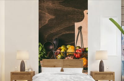 Behang - Fotobehang Groente - Kruiden - Rustiek - Stilleven - Basilicum - Breedte 120 cm x hoogte 240 cm