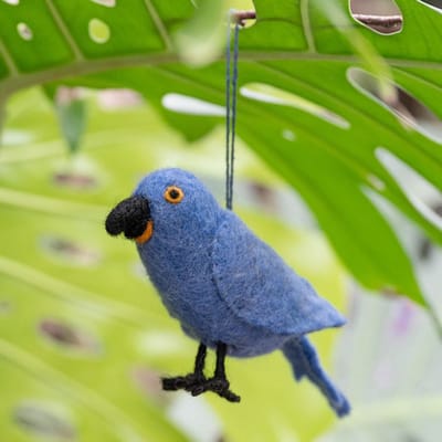 Papegaai Hyacintara Vogel Vilt - Blauw/Geel - Homedeco Hanger- 14x8cm - Fairtrade