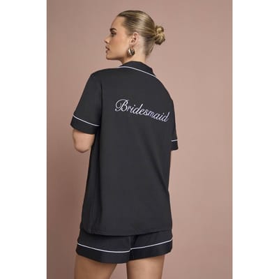 boohoo Dames Bruidspyjama 'bruidsmeisje' Jersey Geborduurd Korte Mouw Shirt & Korte Broek Set | Zwart | Maat: 34