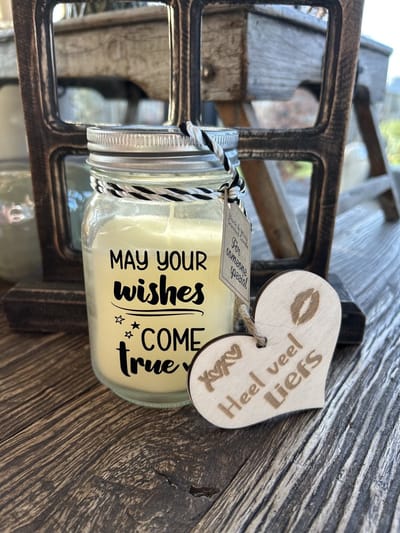 Creaties van Hier - Black & White scented candles May your wishes met houten hartje – 13,5 cm – vanille
