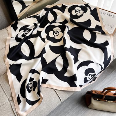 Mode Luxe Bedrukking 90*90cm Dames Sjaal Satine Keper Vierkant Grote Sjaal Elegante Hoofddoek Camelia Zachte Nekband Bandana white