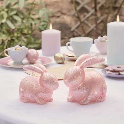 LED Paashaas Set van 2 - 15 cm - Roze Paasdecoratie - Decoratieve Hazen met Verlichting - Met Timerfunctie - Pastel Roze - Sfeerverlichting Pasen - Tafeldecoratie - Lente Decoratie - Werkt op Batterijen - Set van 2 Hazen - Warm Wit Licht
