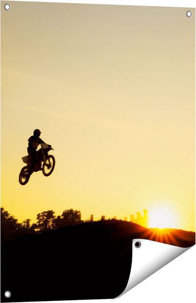 Gards Tuinposter Silhouet van een Motorcross bij Zonsondergang - 60x80 cm - Tuindoek - Tuindecoratie - Wanddecoratie buiten - Tuinschilderij