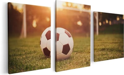 Artaza Canvas Schilderij Drieluik Voetbal Met Goal Tijdens Zonsondergang - 120x60 - Foto Op Canvas - Canvas Print