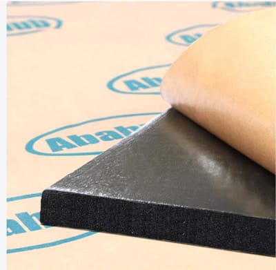 Zelfklevende Motorkapisolatie met Aluminiumfolie - 10m² Warmte- en Geluidsisolatiemat (10mm PE-schuim)