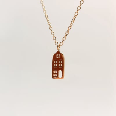 Ava & Imber | Domi Sum Ketting Goud | Schakelketting met Huisje | Gouden Ketting Grachtenpand | Minimalistisch Kettinkje Dames