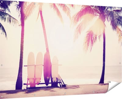 Gards Tuinposter Tropisch Strand met Surfborden - 180x120 cm - Tuindoek - Tuindecoratie - Wanddecoratie buiten - Tuinschilderij