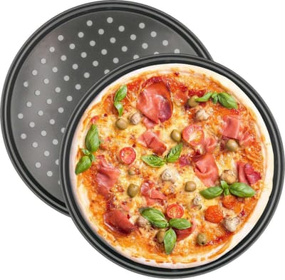 Intirilife 2x Ronde pizzaplaat van koolstofstaal, in Zwart - 32 x 1.5 cm - Ronde bakplaat voor pizza, knapperige plaat, geperforeerd, anti-aanbak