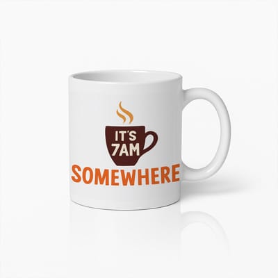 Grappige Koffiemok 330ml – Het is Ergens 7 Uur Beker – Humoristisch Cadeau voor Koffieliefhebbers
