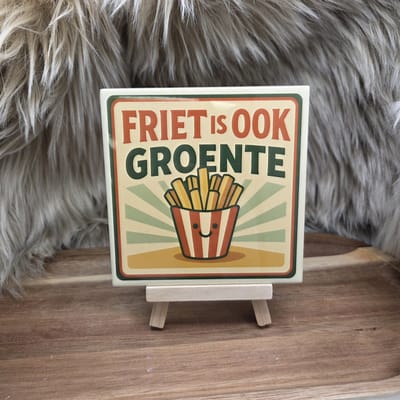 Wenstegeltje "Friet is ook groente" – Origineel cadeau – Spreuktegel – Stijlvolle Woondecoratie met grappige boodschap – Trendy nu– Hip trendy tegeltje – Cadeau – Zomaar – Decoratief Tegeltje met Standaard – Cadeau Idee