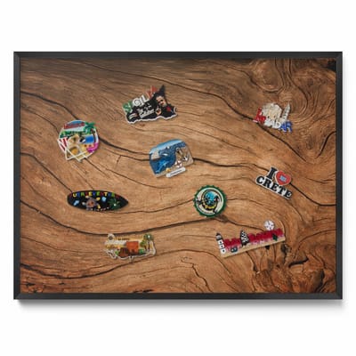 Tulup Magneetbord met Zwarte Frame - Bruin Magnetisch Bord met Kleurvariaties - 80 cm x 60 cm - Gebarsten houttextuur - Magnetisch Bord Decoratief - Magneetbord Multifunctioneel - Magneetbord Voor Thuiskantoor