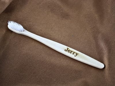 Bamboe Tandenborstel - Duurzame Mondverzorging - Dagelijks Gebruik - Gepersonaliseerde Gravering - 17 cm Lengte - Natuurlijk Wit