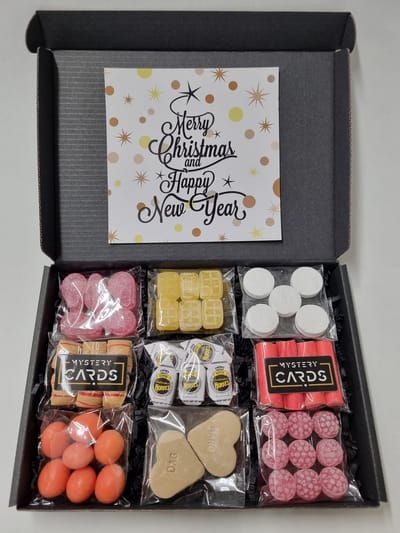Oud Hollands Snoep Pakket | Box met 9 verschillende populaire ouderwets lekkere snoepsoorten en Mystery Card 'Merry Christmas & Happy New Year' met geheime boodschap | Verrassingsbox | Snoepbox