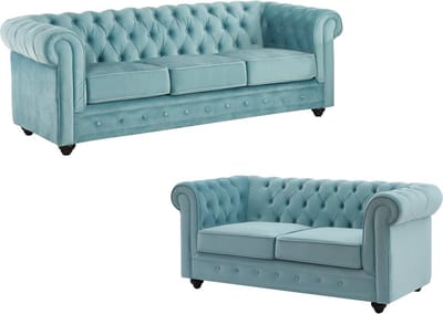 Vente-unique Drie- en tweezitsbank van pastelblauw velours CHESTERFIELD