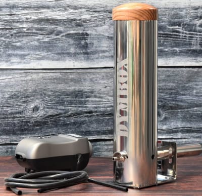 Dymbox 2,3L koud rook generator Starters Kit Vernieuwde versie met as schuif (incl. 1KG rookhout snippers, luchtpomp) voor rookovens rookkasten en BBQ (cold smoker) koud rook generator CSG