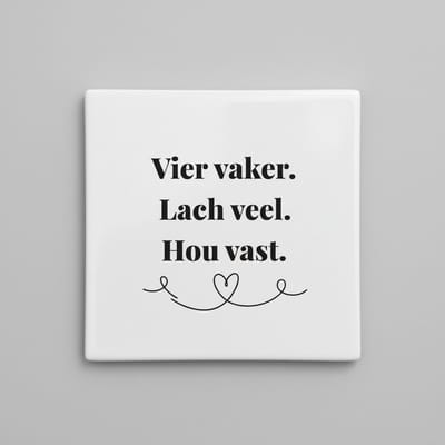 “Vier Vaker, Lach Veel, Hou Vast” Inspirerende Keramische Tegel – 15x15 cm Motiverende Wanddecoratie