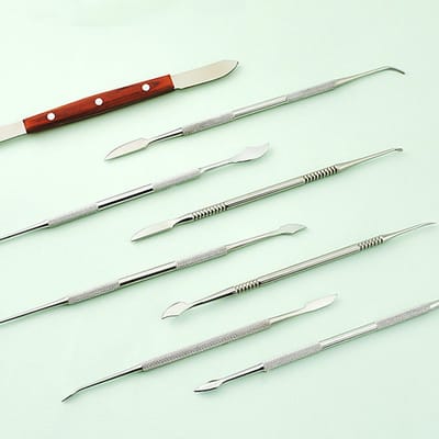 10-delige set met gereedschappen Geschikt voor het bewerken van tandheelkundige was, beeldhouwgereedschap, roestvrijstalen beeldhouwset, beitels, dubbelzijdig gereedschap Geschikt voor pottenbakken en polymeerklei, en een draagtas.