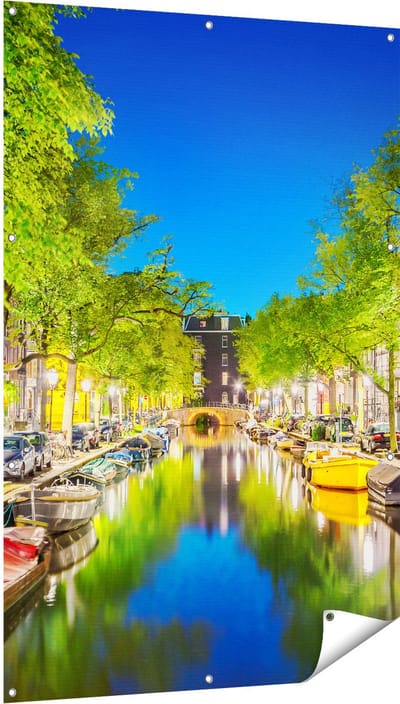Gards Tuinposter Amsterdamse Gracht in de Nacht - 100x150 cm - Tuindoek - Tuindecoratie - Wanddecoratie buiten - Tuinschilderij