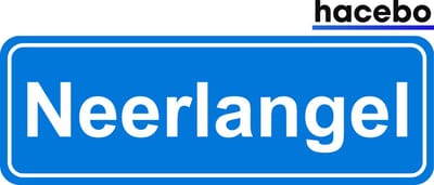 Hacebo - Plaatsnaam Sticker - 29x10 CM - Neerlangel sticker - Verkeersborden sticker - grappige cadeaus - Neerlangel