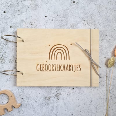 Houten bewaarbundel geboortekaarten | A5 | kaarten bewaarbundel regenboog