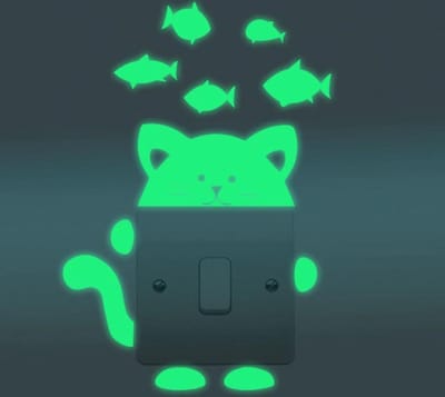 Glow In The Dark Kat met Visjes / Poes kinderkamer lichtknop decoratie nachtlampje muur sticker
