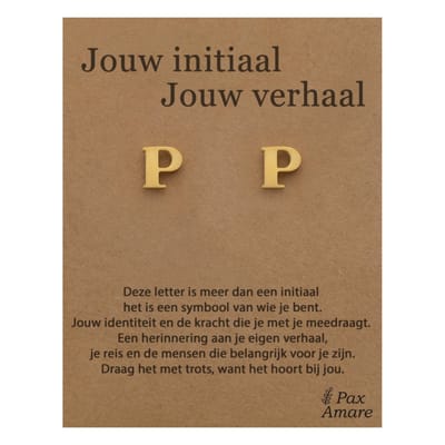 Letter P Oorbellen op Cadeau Kaartje - Jouw initiaal, jouw verhaal - Goudkleurig Stainless Steel - 7mm Initiaal Oorknopjes- Pax Amare