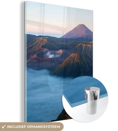 MuchoWow® Glasschilderij 30x40 cm - Schilderij acrylglas - Vulkaan - Natuur - Mist - Foto op glas - Schilderijen