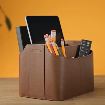 Leder Organisator en Afstandbediening Houder met Tablet Compartiment (Lichtbruin)