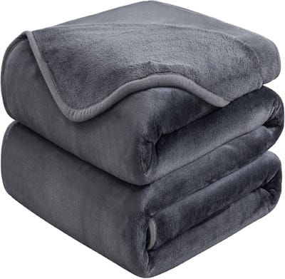 Famanu – Dikke fleece deken (130 x 150 cm) in donkergrijs, dubbelzijdig en warm, perfect voor binnen en buiten