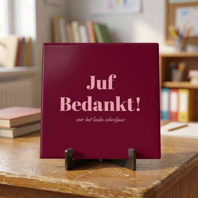 Tegeltje met tekst | Bedankt Juf | Spreuktegel | Bedankt cadeautje | Glans afwerking | Inclusief gratis standaard | 15 x 15 cm | Fotofabriek