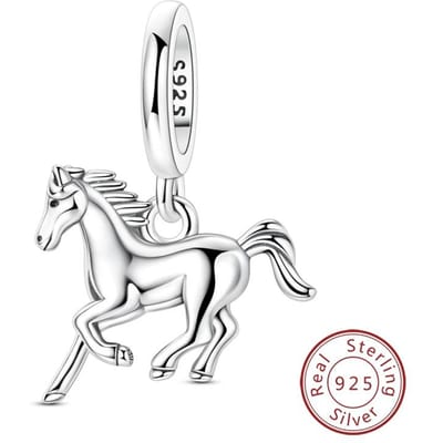Elegante Dangle Bedel Elegante Koperen Ambacht Paardenhanger Voor Vrouw Passend Armband Handgemaakt Unieke Stijlvolle Sieraden white