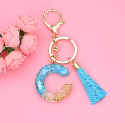 Letter Sleutelhanger A-Z – Luxe Initialen Sleutelhanger met Pompon & Kwastje – Tashanger voor Dames & Meisjes – Accessoire voor Sleutelbos, Handtas, Rugzak & Autosleutel – Persoonlijk Cadeau voor Vrouw, Moeder, Dochter & Vriendin