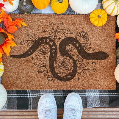 Snake | 60x40 cm | Nieuwe huis cadeau | Ingangsmat | Deurmat met stijl | Verhuizing cadeau | Praktisch & trendy | Perfect voor binnenkomst | Cadeau voor nieuwe woning