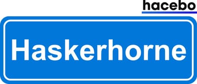 Hacebo - Plaatsnaam Sticker - 29x10 CM - Haskerhorne sticker - Verkeersborden sticker - grappige cadeaus - Haskerhorne