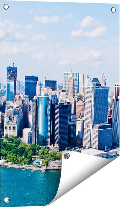 Gards Tuinposter New York Als een Eiland vanuit de Lucht - 40x60 cm - Tuindoek - Tuindecoratie - Wanddecoratie buiten - Tuinschilderij