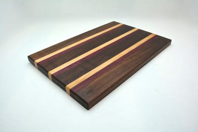 Houten snijplank van Noten, Pruple Hart en Hard Maple gemaakt, met anti slip voetjes