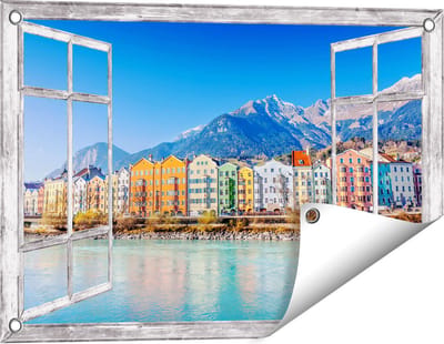 Gards Tuinposter Doorkijk Gekleurde Huisjes in Innsbruck, Oostenrijk - 60x40 cm - Tuindoek - Tuindecoratie - Wanddecoratie buiten - Tuinschilderij