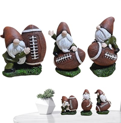 Voetbal Kabouter Beeldje - Hars Tuinkabouter Sport - Decoratie Huis Bureau - Levensechte Details - 3 stuks 10.5 cm - Multicolor