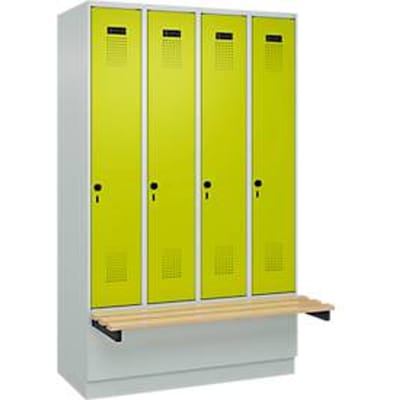 C+P Evolo Plus garderobekast, 4 vakken van elk 300 mm breed, sokkel, zwevende bank, B 1200 x D 815 x H 1950 mm, draaischroef, lichtgrijs/kleedgroen
