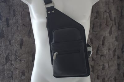 Oi zwart lederen Crossbody tas / herentas of damestas om schuin te dragen / plat model cross body bag / zwart leer / 251