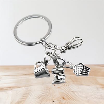 Sleutelhanger Keukengerei ( Maatbeker/keukenmachine/garde etc ) 7.3 x 3 cm
