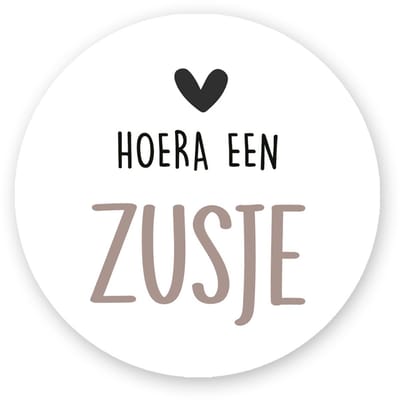 25x Sluitsticker Hoera een Zusje - Earth - 40 mm - Geboorte Sticker - Sluitzegel - Sticker Geboortekaart - Baby nieuws - Trakteren Broer Zus Basisschool Kinderdagverblijf - Sluitstickers Pimp Studio