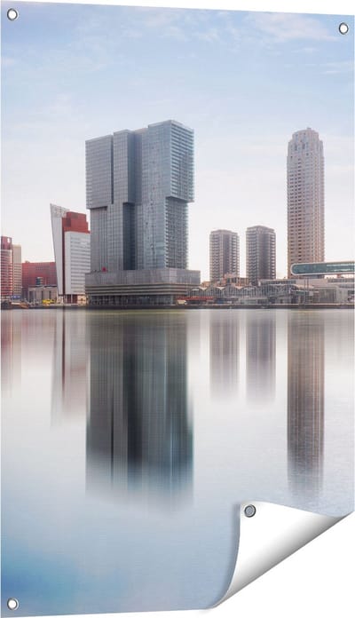 Gards Tuinposter Rotterdamse Skyline met de Erasmusbrug - 60x90 cm - Tuindoek - Tuindecoratie - Wanddecoratie buiten - Tuinschilderij