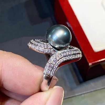 Bague en Perle Éclatante Haut de Gamme pour Dames, Nouveaux Bijoux, Sens du Design Européen et Américain Éclatant, Bijoux au Design Personnalisé 10 gray