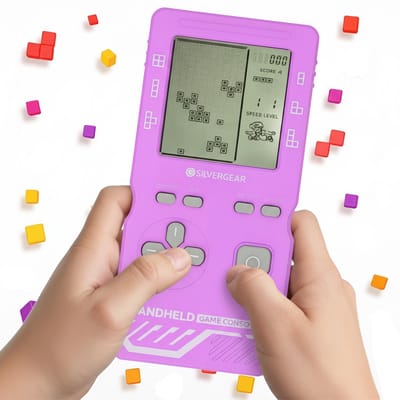 Silvergear Retro Spelcomputer Blokkenspel 26 Spelletjes - Speelgoed Voor in de Auto - Mini Arcade Game Console voor Kinderen - Puzzel Speelgoed - Reisspelletjes Voor Kinderen - Cadeau voor Jongens en Meisjes - Vakantie - 6, 7, 8, 9, 10+ Jaar - Paars