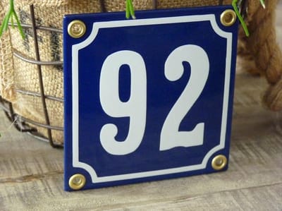 Emaille huisnummer 10x10 blauw/wit nr. 92