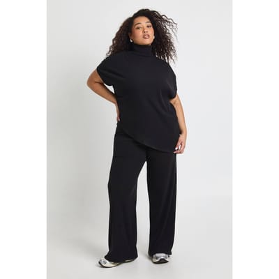 boohoo Dames Plus Asymmetrische Vloeiende Cape Top En Broek Lounge Set | Zwart | Maat: 44